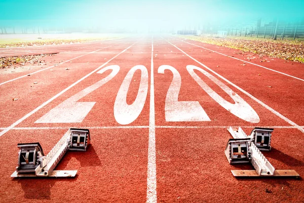 2020 Nyårsfirande på tävlingsbanan med startfält — Stockfoto