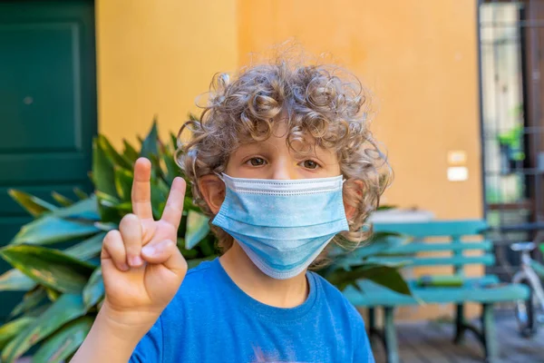 Happy Kid Protective Mask Showing Victory Sign Quarantine Due Pandemic — Stock Photo, Image