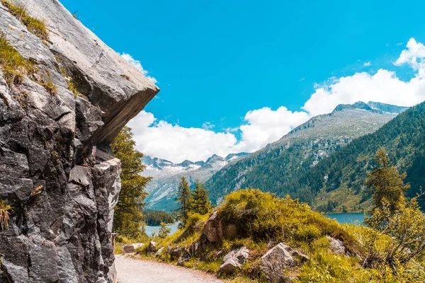 Panoramautsikt Över Vacker Sjö Omgiven Dolomiterna Bergskedja Sommaren — Stockfoto