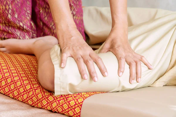 Close Hands Thai Masseuse Woman Getting Massage Leg Customer Leg — Stock Photo, Image