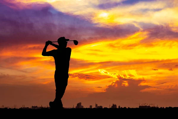 Silhouette Del Golfista Colpito Spazzare Sfondo Tramonto Giovane Golfista Che — Foto Stock