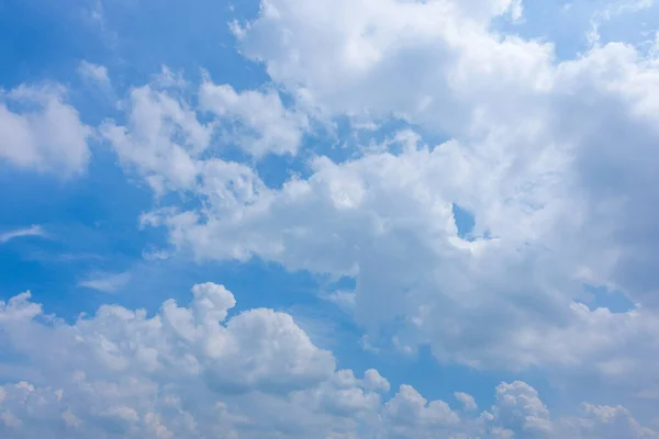 Bellissimo Cielo Blu Con Nuvoloso Cielo Colore Chiaro Con Nuvole — Foto Stock