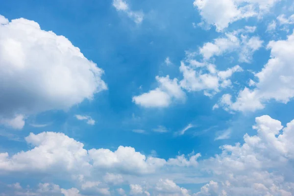 Bellissimo Cielo Blu Con Nuvoloso Cielo Colore Chiaro Con Nuvole — Foto Stock