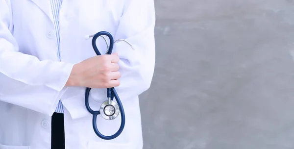 Concetto Sanità Medicina Giovane Donna Stetoscopio Mano Del Medico Sfondo — Foto Stock