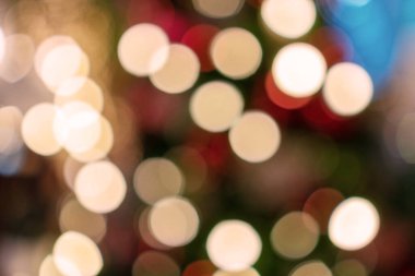 Soyut bulanık bokeh renkli ışık çemberini gece yarısı kopya alanı ile desen ve arkaplan için düzenle.