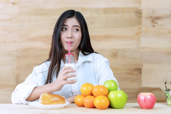 Healthy Food Concept Attractive Young Woman Having Breakfast Milk Fruit — Stock Photo, Image