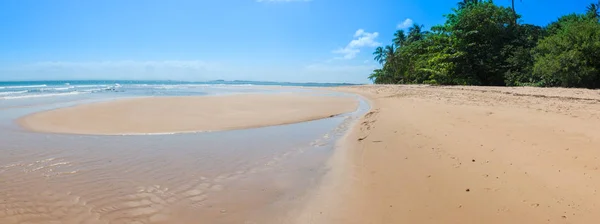 ポンタは牟田ブラジルでバーハ グランデ ビーチの素晴らしいパノラマ — ストック写真