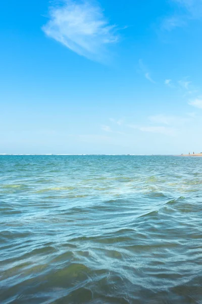Vodní Hladině Vlnky Tvořené Větru Pláži — Stock fotografie