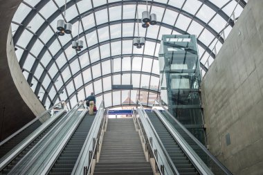Sao Paulo, Brezilya, mai 26, 2018: cam kubbe detay yeni Moema metro istasyonunun Sao Paulo