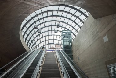 Sao Paulo, Brezilya, mai 26, 2018: cam kubbe detay yeni Moema metro istasyonunun Sao Paulo