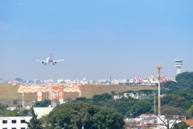 Sao Paulo, Brezilya, mai 26, 2018: hava uçakları vergi, açılış ve Congonhas Sao Paulo Hava alanından dışarı gidiyor