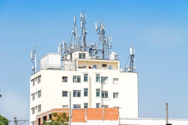 Sao Paulo, Brezilya, mai 26, 2018: Sao Paulo şehir bir binada üstündeki birkaç antenler