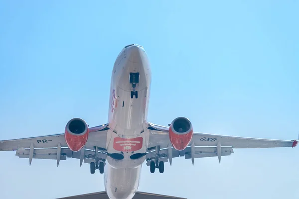 サンパウロ ブラジル 2018 大きな飛行機を土地ギアの詳細と高く飛んで — ストック写真