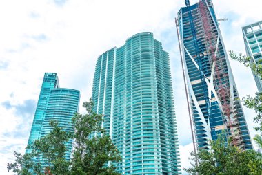 Miami, Amerika Birleşik Devletleri - 10 Haziran 2018: Skycrapers museum yakınındaki park Miami