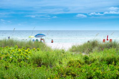 Naples, Amerika Birleşik Devletleri - 13 Haziran 2018: View of Naples beach Florida Meksika Körfezi üzerinde