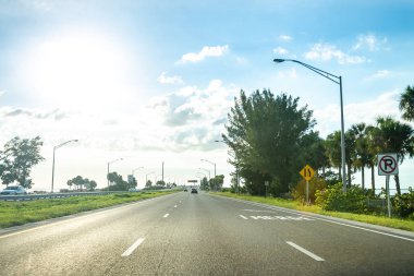 Saint Petersburg, Amerika Birleşik Devletleri - 16 Haziran 2018: St. Petersburg Güney Skyway Köprüsü ve Terra Ceia kuzeyinde