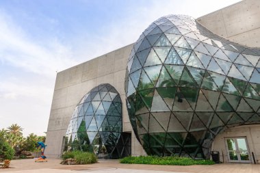 Saint Petersburg, Amerika Birleşik Devletleri - 16 Haziran 2018: arkadan yan görünüm Salvador Dali Müzesi