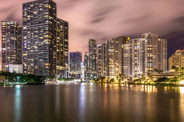 Miami Usa Giugno 2018 Brickell Key Skyline Sotto Luci Riflessi — Foto Stock
