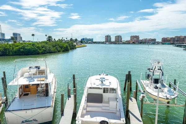 Clearwater, Amerika Birleşik Devletleri - 15 Haziran 2018: tekneler demirli Clearwater Florida Marina'da