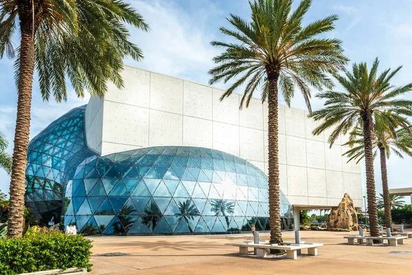 Saint Petersburg, Amerika Birleşik Devletleri - 16 Haziran 2018: Salvador Dali Müzesi St Petersburg, Florida