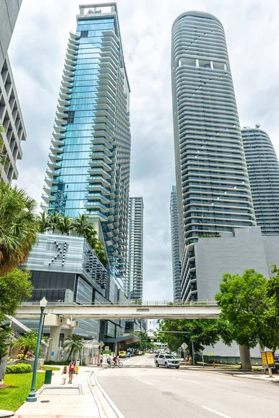 Ο βρόχος Brickell τρένο στο Μαϊάμι, στο κέντρο της πόλης — Φωτογραφία Αρχείου