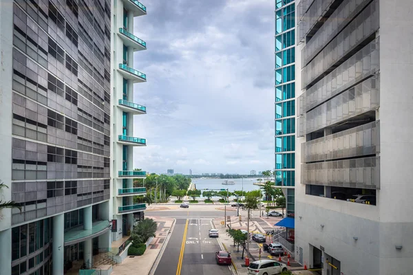Pemandangan Miami pusat kota dengan banyak bangunan — Stok Foto