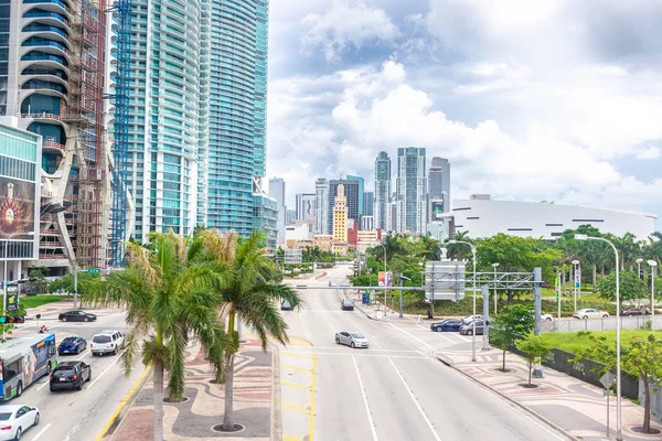 Utsikt över Miami Downtown frihet tornet — Stockfoto