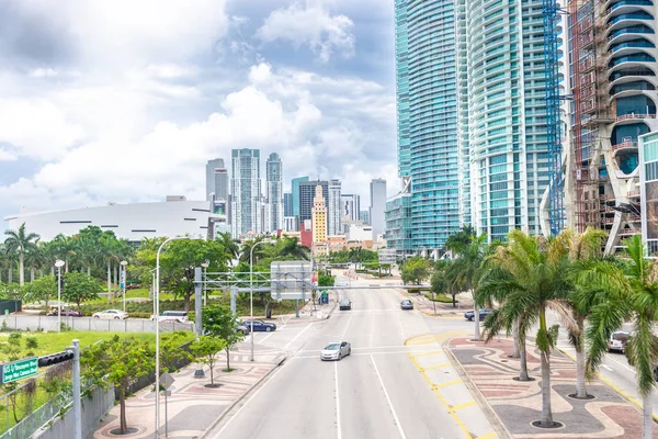 Byggnader av Miami Downtown på dagsljuset — Stockfoto