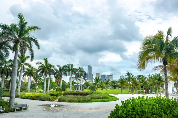 Bâtiments de Miami Centre-ville à la lumière du jour — Photo