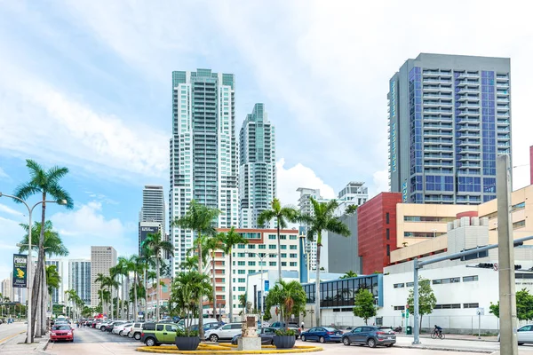 Edificios del centro de Miami a la luz del día — Foto de Stock