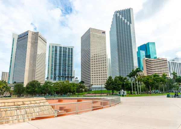 Edificios del centro de Miami a la luz del día — Foto de Stock