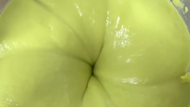 Mescolare Frullato Avocado Cremoso Delizioso Con Frullatore — Video Stock