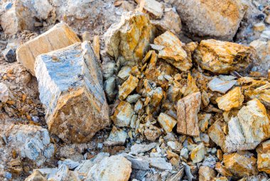 Kayalık dağ toprağında taş ve toprak dokusu