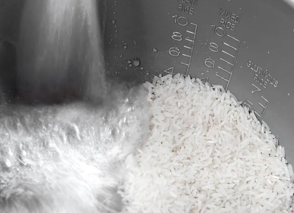 Рис Приготовленный Приготовления Пищи Электрической Рисоварке — стоковое фото