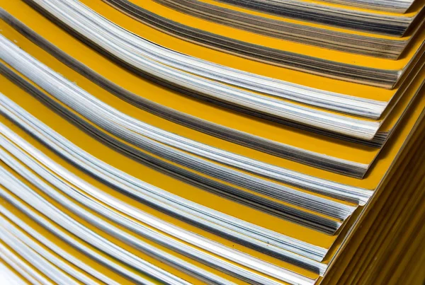Stos Żółty Kolor Miesięcznik — Zdjęcie stockowe