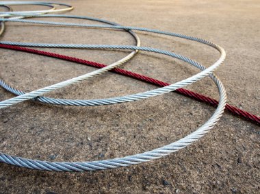 Yeni kablo için Install vinç arabasının içinde