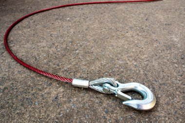 Yeni kablo ve kanca için Install vinç arabasının içinde