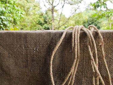 Duvar ipe ve kenevir çuval