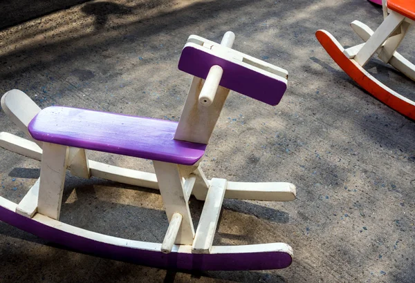 Juguete Caballo Madera Para Niños Sentado Balanceándose —  Fotos de Stock