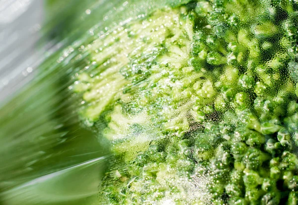 Dilindungi Segar Untuk Sayuran Broccoli Oleh Bungkus Film Plastik — Stok Foto