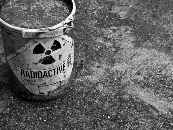 Verval Van Oude Radioative Materiële Container — Stockfoto