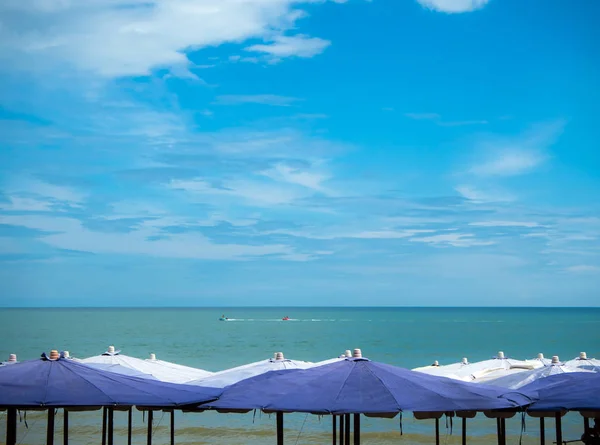 Large Umbrella Beach — Stock Photo, Image