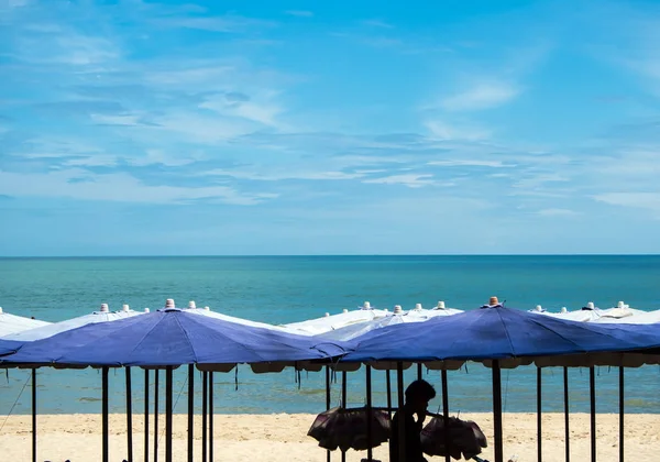 Μεγάλη Ομπρέλα Στην Παραλία — Φωτογραφία Αρχείου