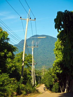 küçük kırsal dağ yolu