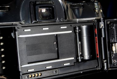 Arkadan Görünüm film sistemi Slr kamera gövdesi içinde çekim görünümünü film konumuna arka kapak açıldı