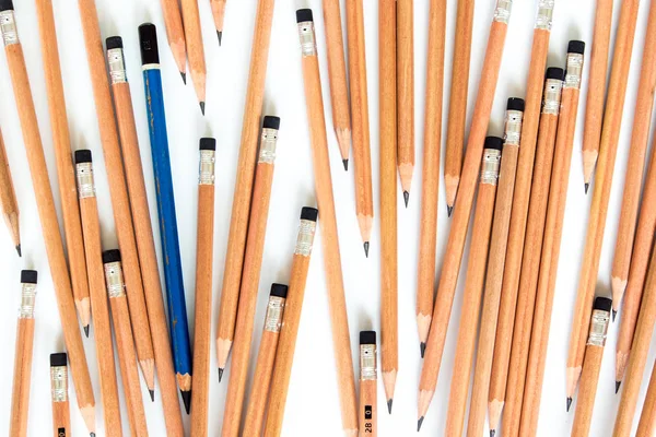 Ancien Crayon Dans Groupe Nouveaux Crayons — Photo