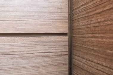 Plastikten yapılmış suni ahşap duvarın yüzey dokusu