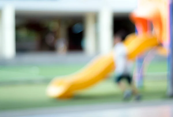 Aire de jeux scolaire déconcentrée et activités pour enfants — Photo