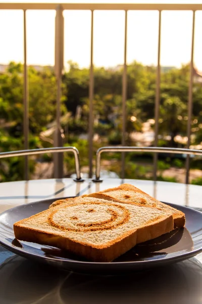 Snídaně s ranním světlem na balkóně — Stock fotografie