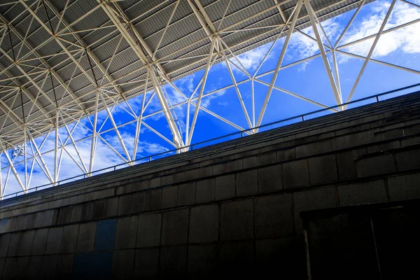 Espacio entre la tribuna y el techo — Foto de Stock